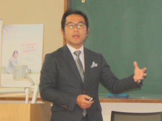 写真:FD･SD研修会：「教職協働の実現をめざして」「ＳＤの必要性と職員に必要な能力」を開催しました（2014.11.20 秦敬治先生）