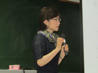 写真:井下千以子先生