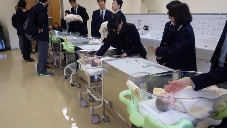 平成高校見学の様子