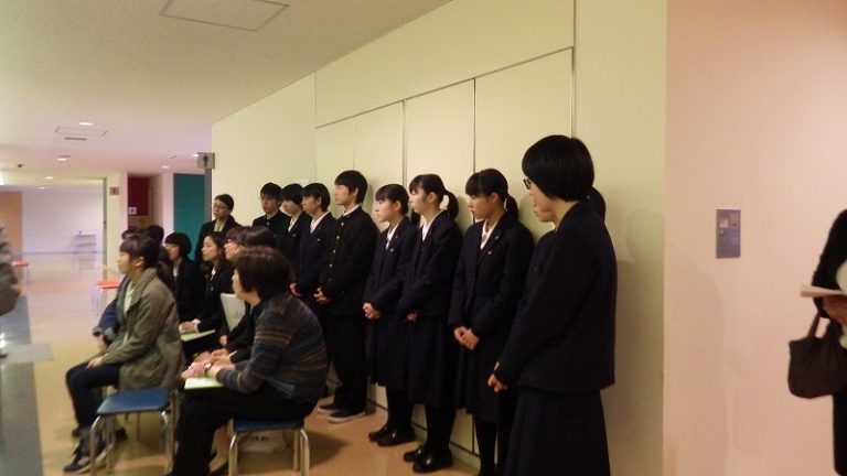 金足農業高校卒業　研究発表の見学