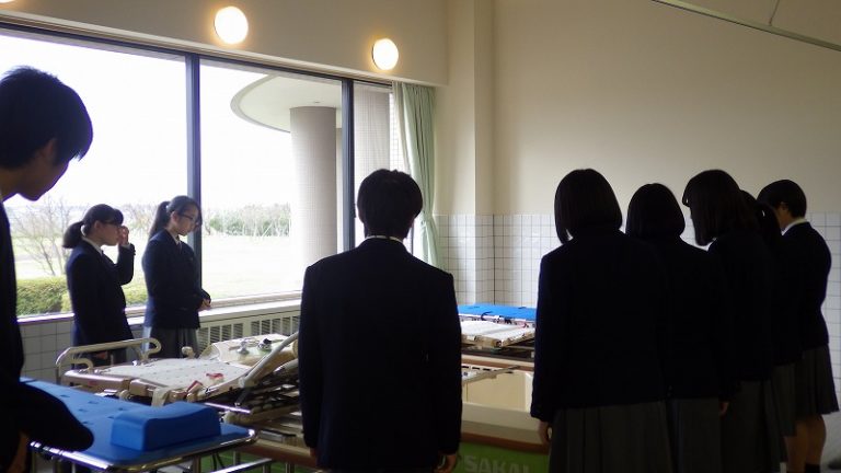西目高校入浴実習室にて